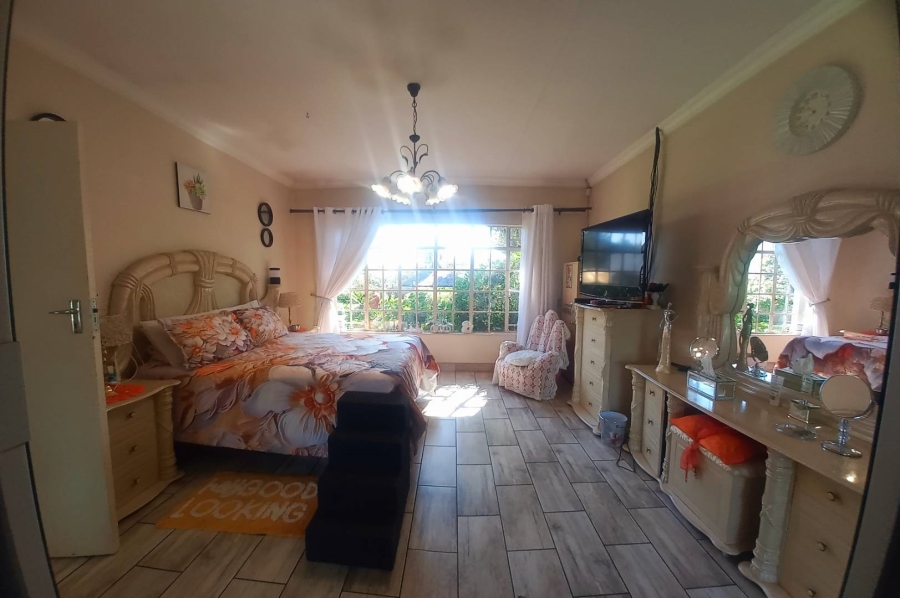 4 Bedroom Property for Sale in Glen Marais Gauteng