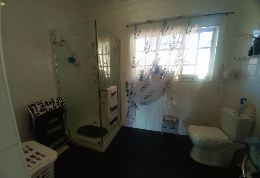 4 Bedroom Property for Sale in Glen Marais Gauteng