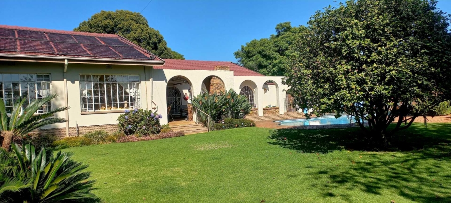 4 Bedroom Property for Sale in Glen Marais Gauteng