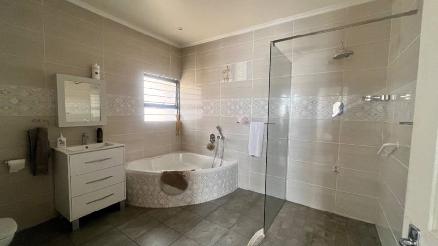 3 Bedroom Property for Sale in Robertsham Gauteng