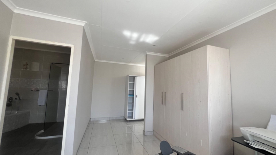 3 Bedroom Property for Sale in Robertsham Gauteng