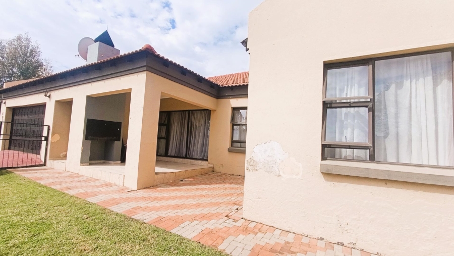 3 Bedroom Property for Sale in Thatchfield Estate Gauteng
