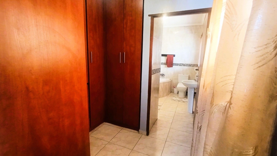 3 Bedroom Property for Sale in Thatchfield Estate Gauteng