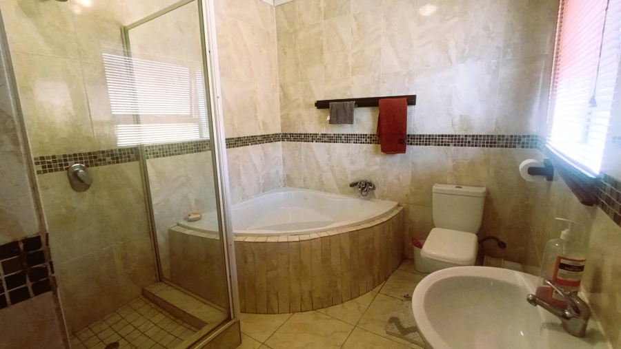 3 Bedroom Property for Sale in Thatchfield Estate Gauteng