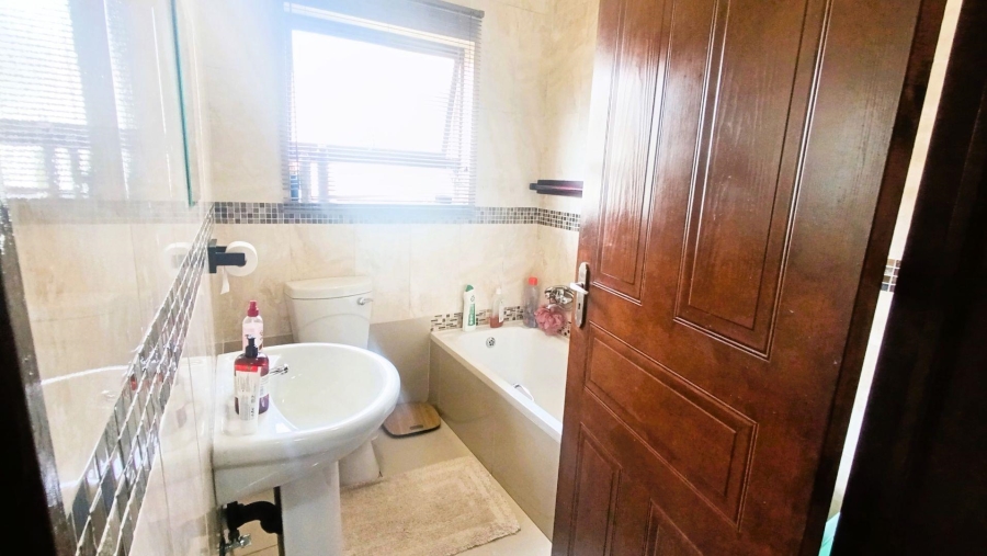 3 Bedroom Property for Sale in Thatchfield Estate Gauteng