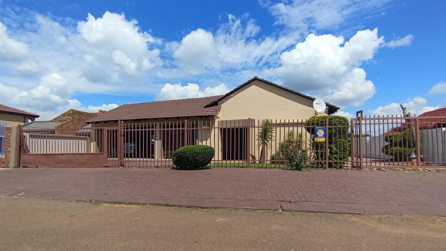 4 Bedroom Property for Sale in The Orchards Gauteng