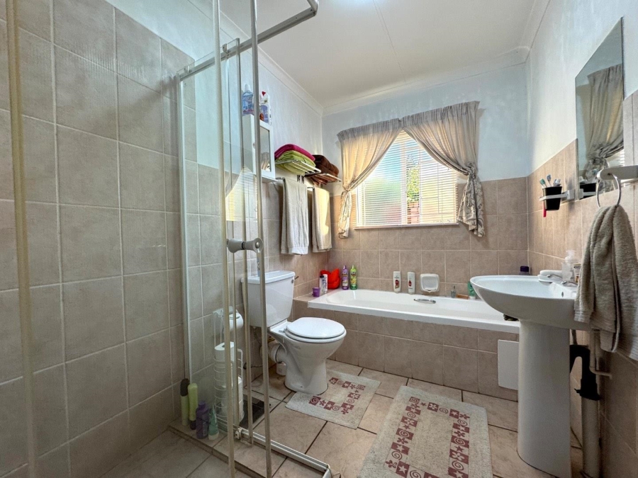 To Let 3 Bedroom Property for Rent in Rietvalleirand Gauteng