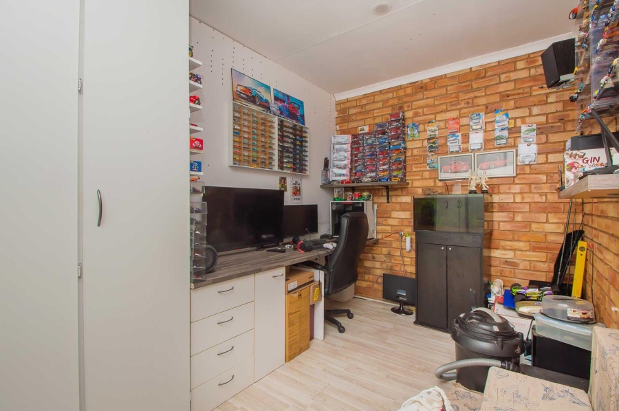 2 Bedroom Property for Sale in Radiokop Gauteng