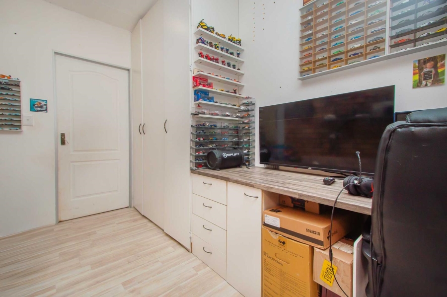 2 Bedroom Property for Sale in Radiokop Gauteng