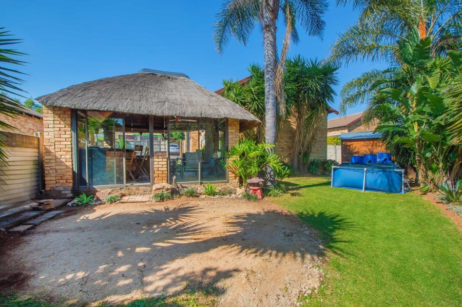 2 Bedroom Property for Sale in Radiokop Gauteng