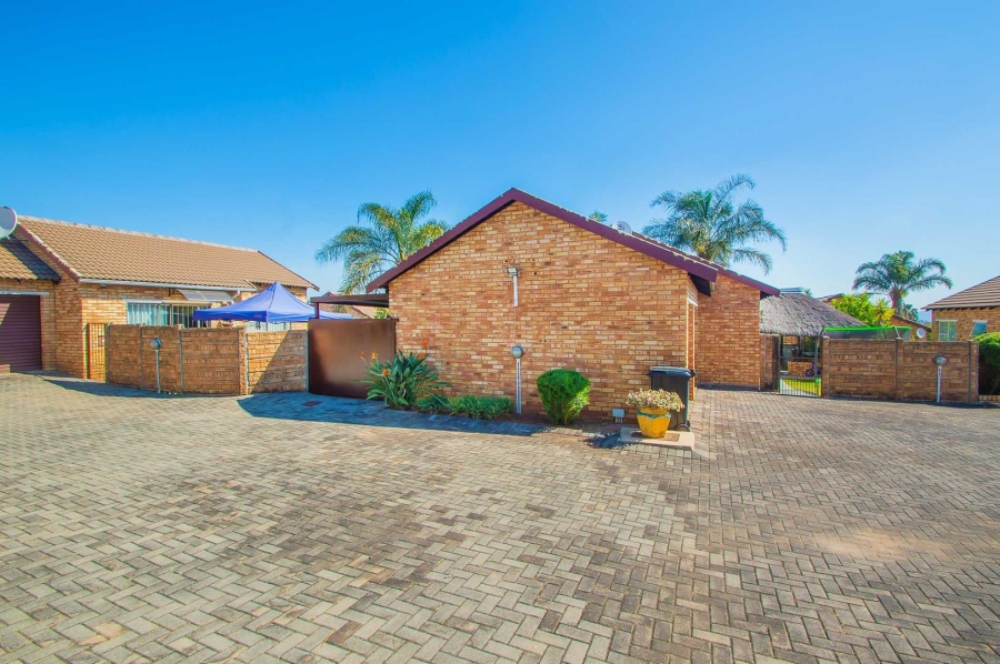 2 Bedroom Property for Sale in Radiokop Gauteng