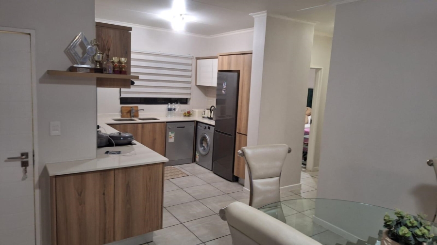 To Let 2 Bedroom Property for Rent in Crowthorne AH Gauteng
