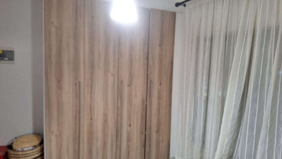 To Let 2 Bedroom Property for Rent in Crowthorne AH Gauteng