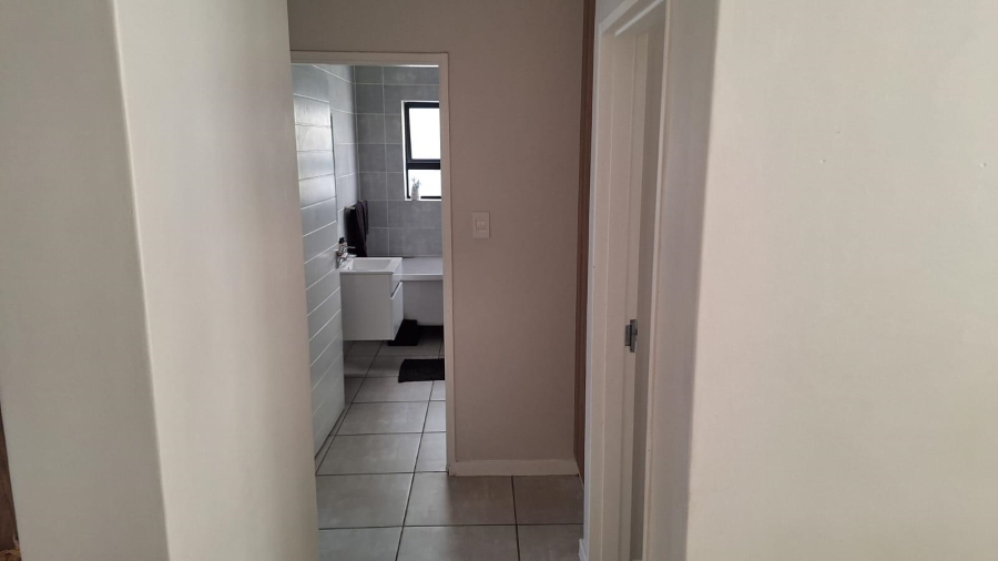 To Let 2 Bedroom Property for Rent in Crowthorne AH Gauteng