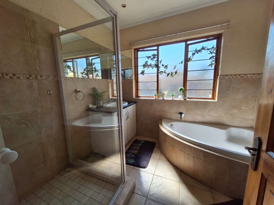 0 Bedroom Property for Sale in Lakefield Gauteng