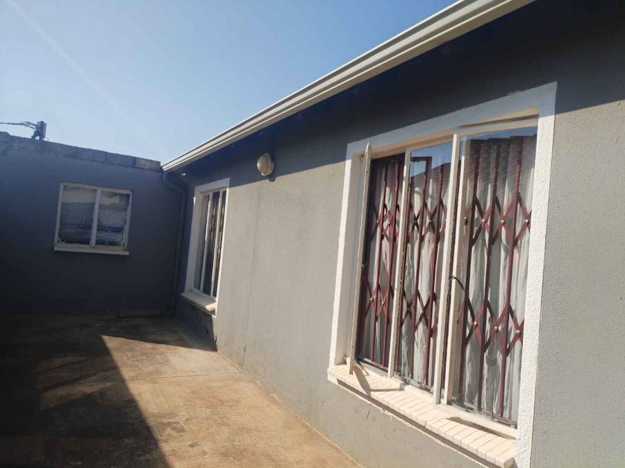 To Let 2 Bedroom Property for Rent in Mahube Valley Gauteng