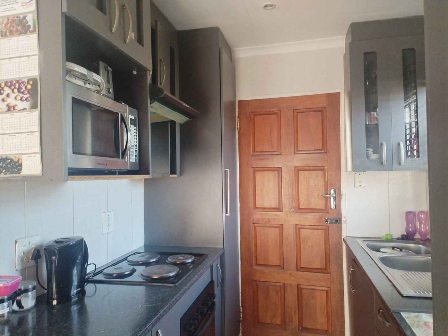 To Let 2 Bedroom Property for Rent in Mahube Valley Gauteng