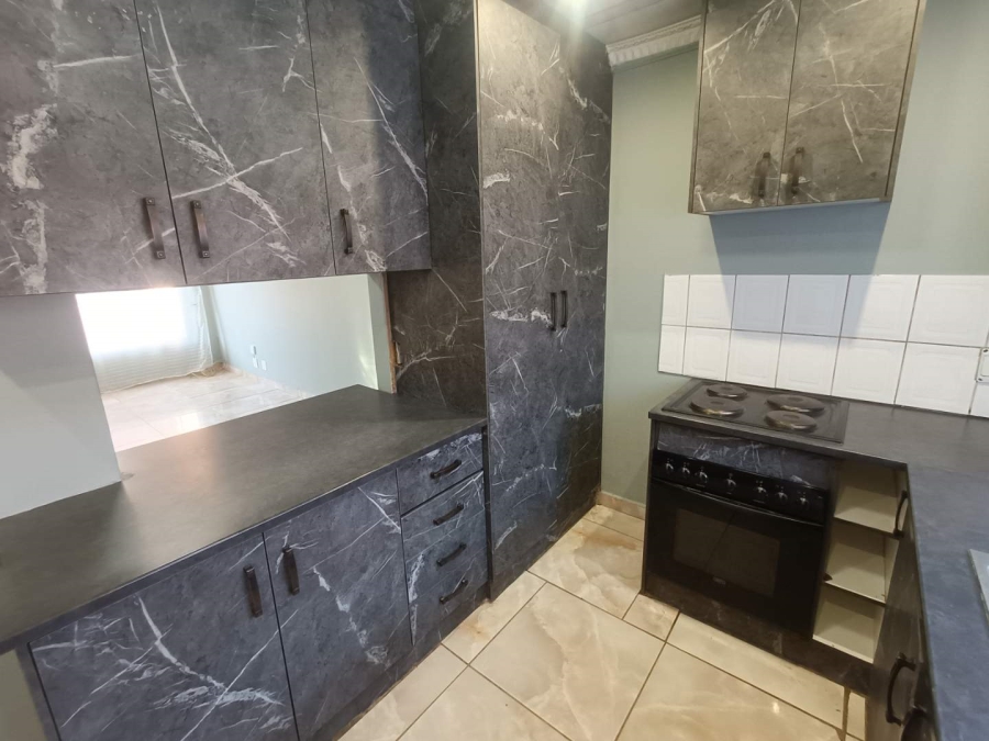 2 Bedroom Property for Sale in Die Hoewes Gauteng