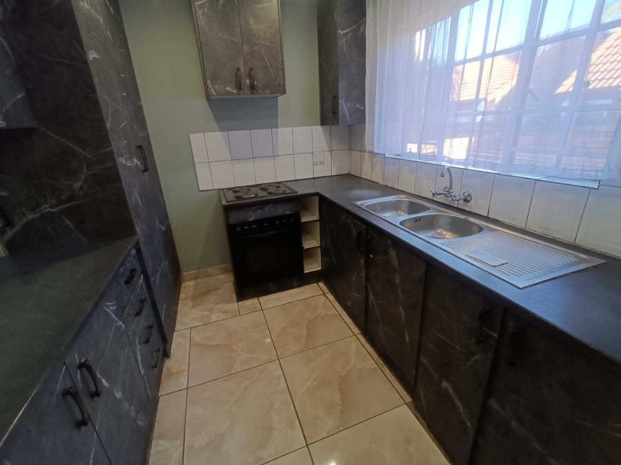 2 Bedroom Property for Sale in Die Hoewes Gauteng