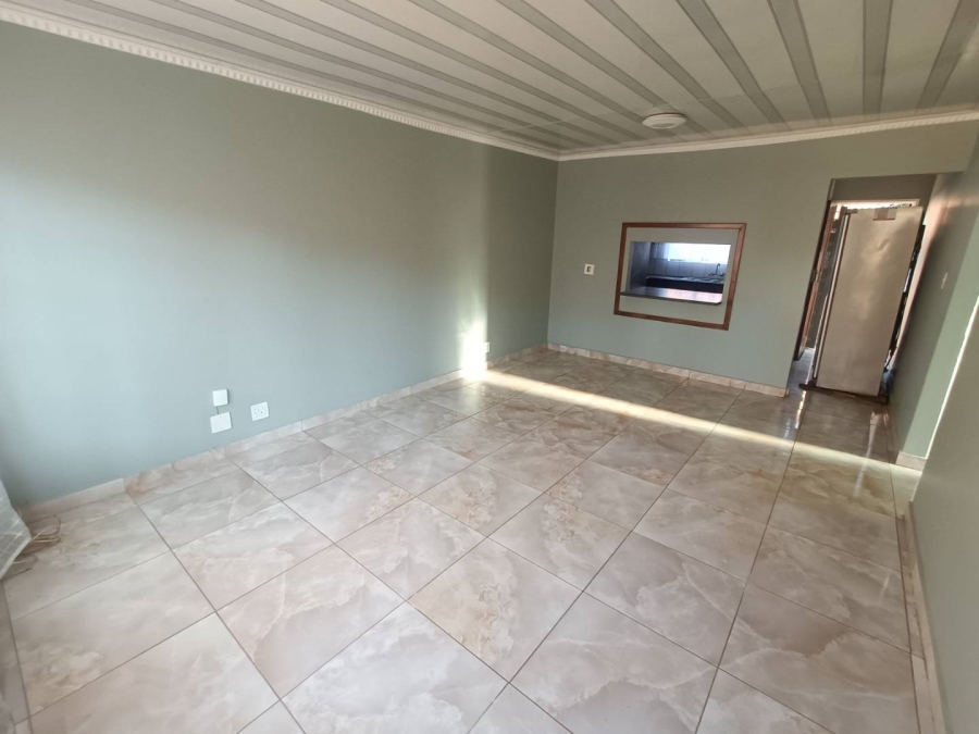 2 Bedroom Property for Sale in Die Hoewes Gauteng