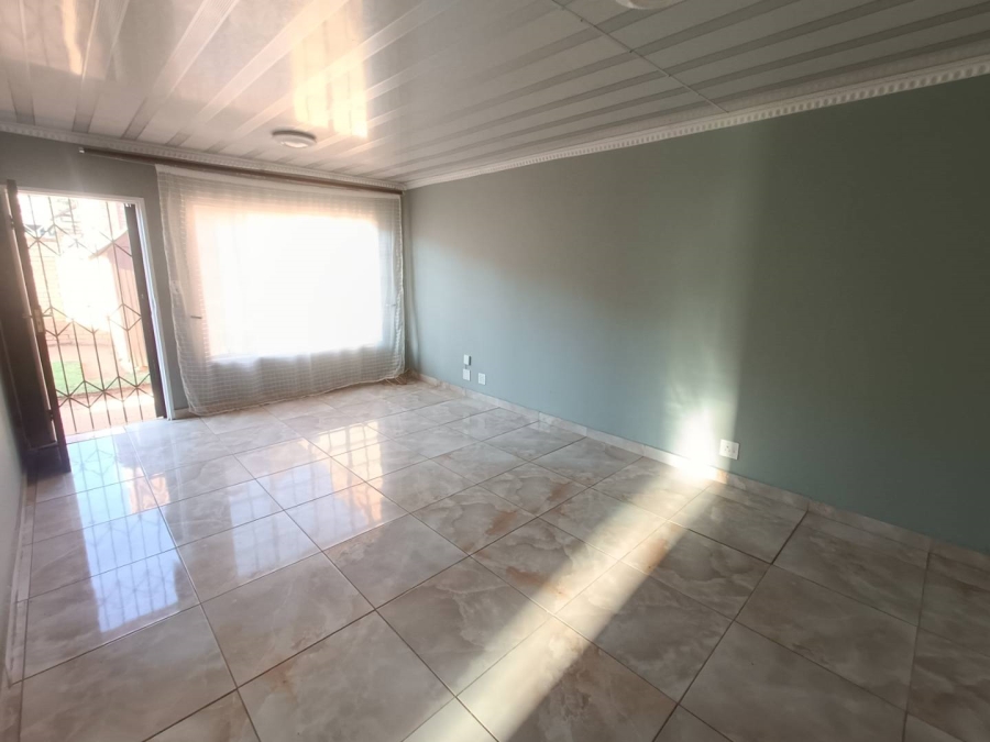 2 Bedroom Property for Sale in Die Hoewes Gauteng
