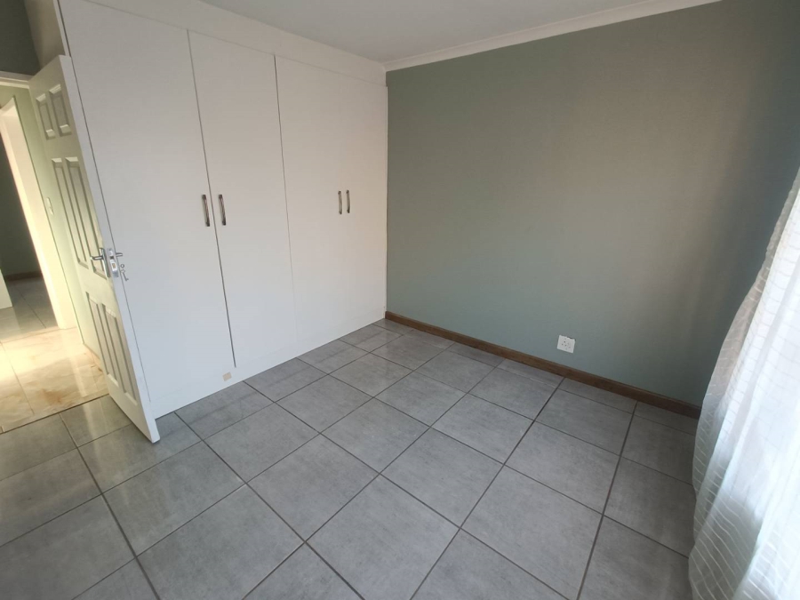 2 Bedroom Property for Sale in Die Hoewes Gauteng