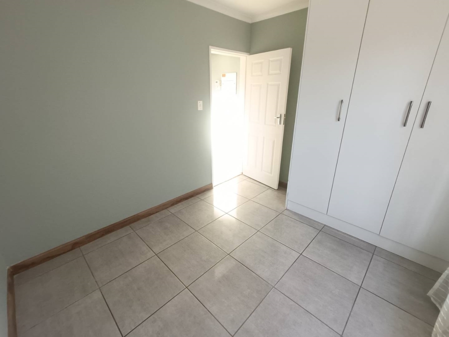 2 Bedroom Property for Sale in Die Hoewes Gauteng