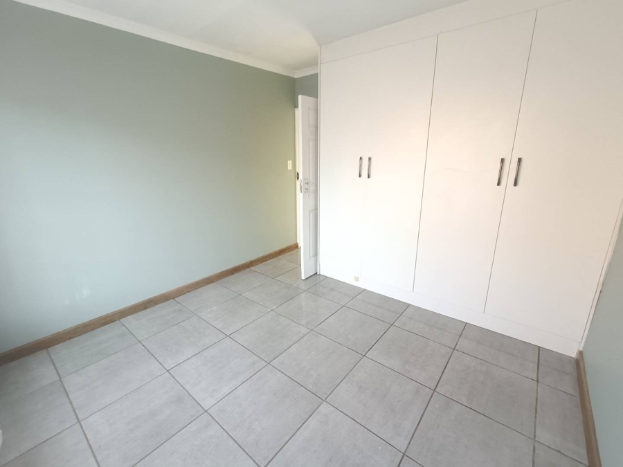 2 Bedroom Property for Sale in Die Hoewes Gauteng