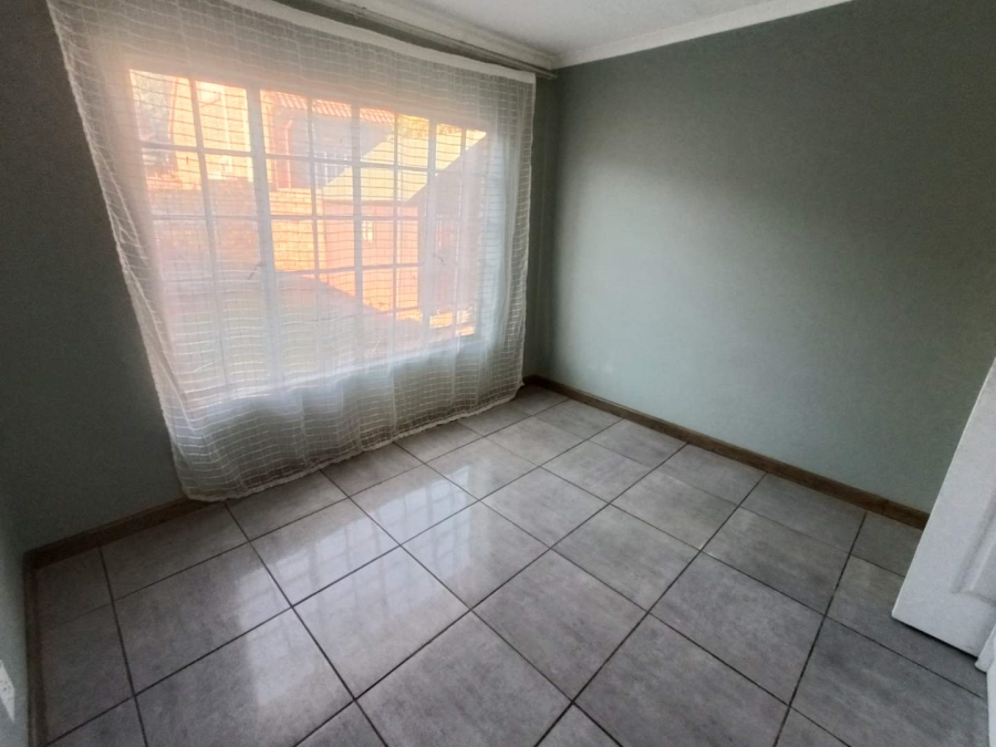 2 Bedroom Property for Sale in Die Hoewes Gauteng