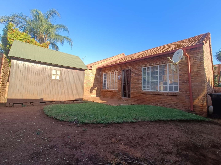 2 Bedroom Property for Sale in Die Hoewes Gauteng