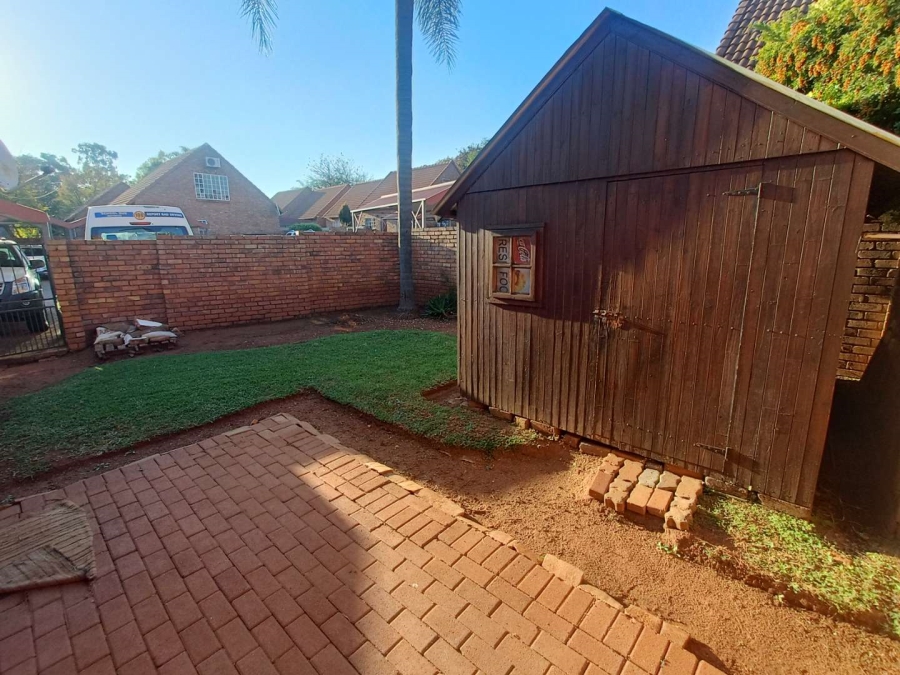 2 Bedroom Property for Sale in Die Hoewes Gauteng