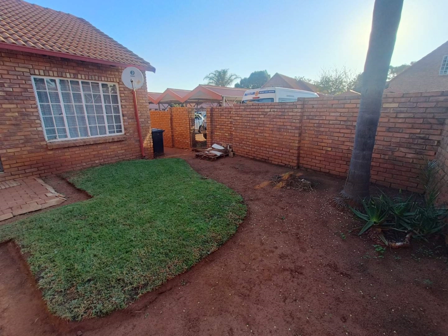 2 Bedroom Property for Sale in Die Hoewes Gauteng