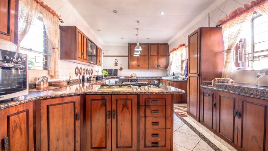 6 Bedroom Property for Sale in Rynsoord Gauteng