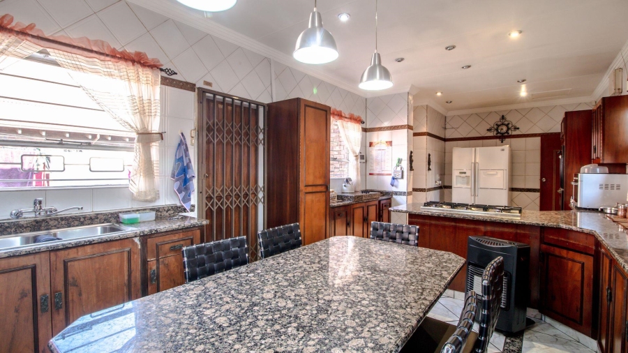 6 Bedroom Property for Sale in Rynsoord Gauteng