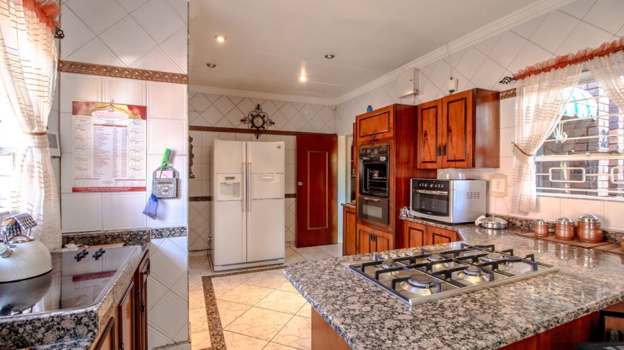 6 Bedroom Property for Sale in Rynsoord Gauteng