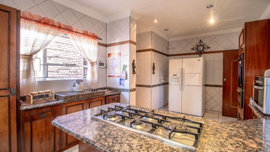 6 Bedroom Property for Sale in Rynsoord Gauteng