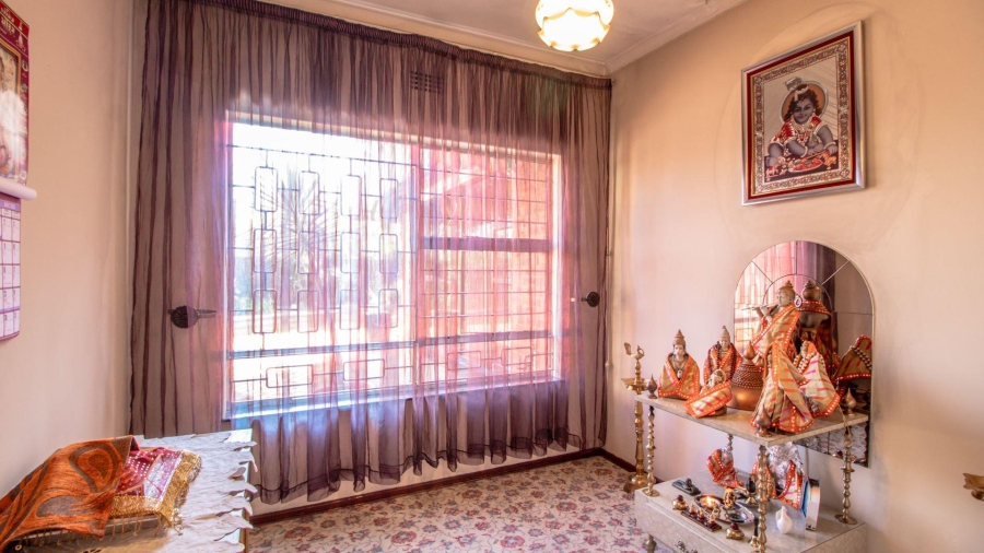 6 Bedroom Property for Sale in Rynsoord Gauteng