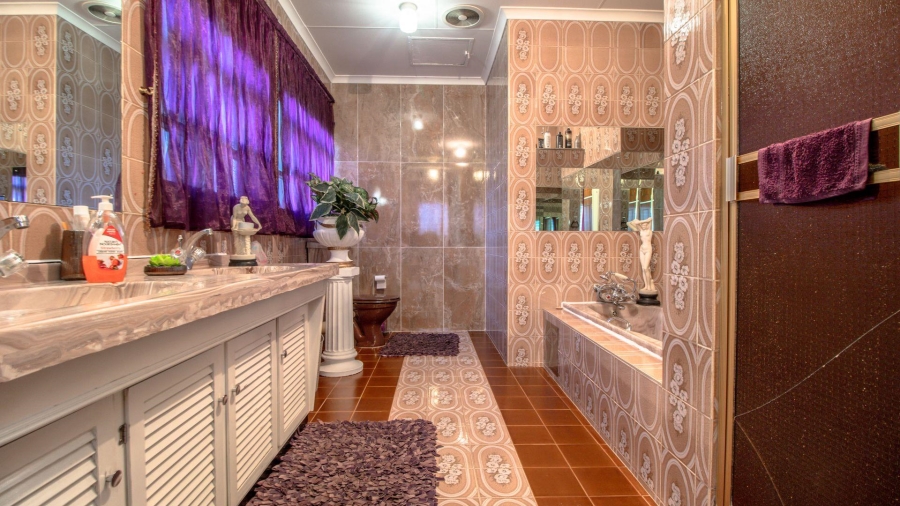 6 Bedroom Property for Sale in Rynsoord Gauteng