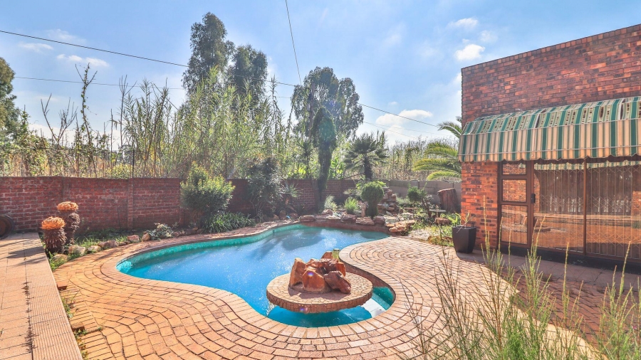 6 Bedroom Property for Sale in Rynsoord Gauteng
