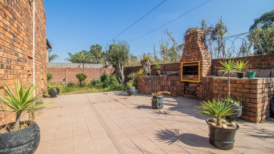 6 Bedroom Property for Sale in Rynsoord Gauteng