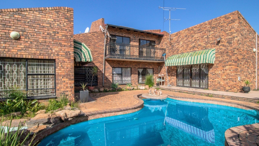 6 Bedroom Property for Sale in Rynsoord Gauteng