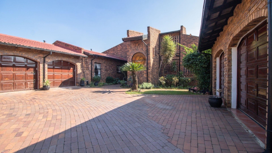 6 Bedroom Property for Sale in Rynsoord Gauteng
