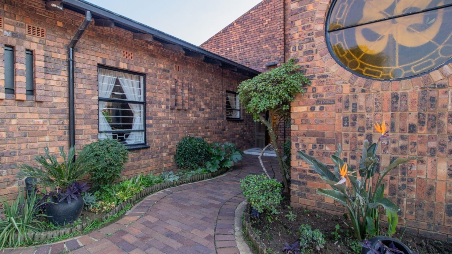 6 Bedroom Property for Sale in Rynsoord Gauteng