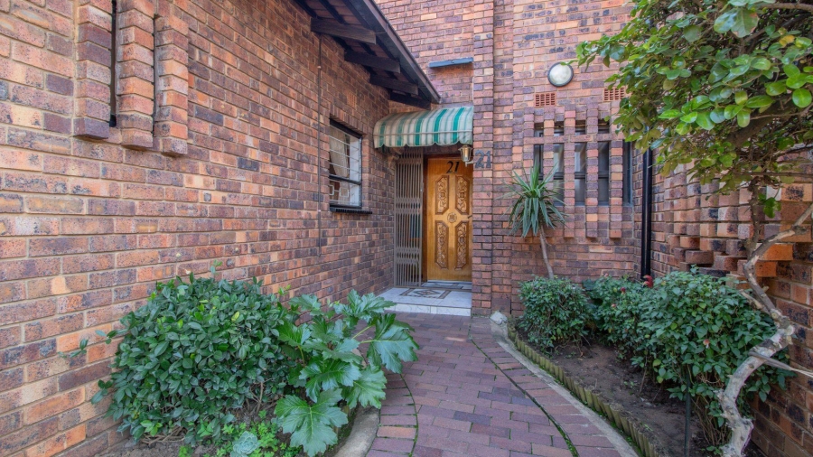 6 Bedroom Property for Sale in Rynsoord Gauteng