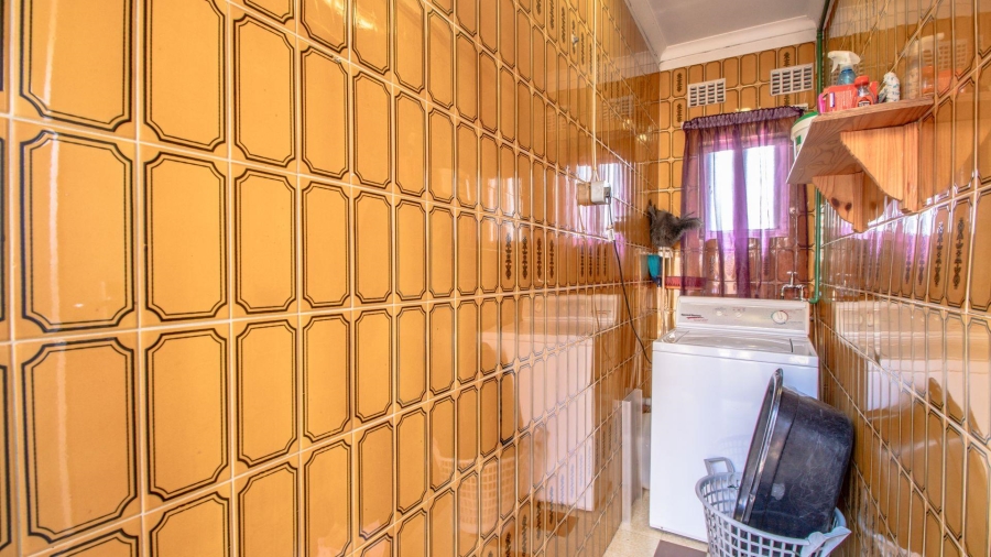 6 Bedroom Property for Sale in Rynsoord Gauteng