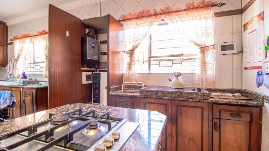6 Bedroom Property for Sale in Rynsoord Gauteng