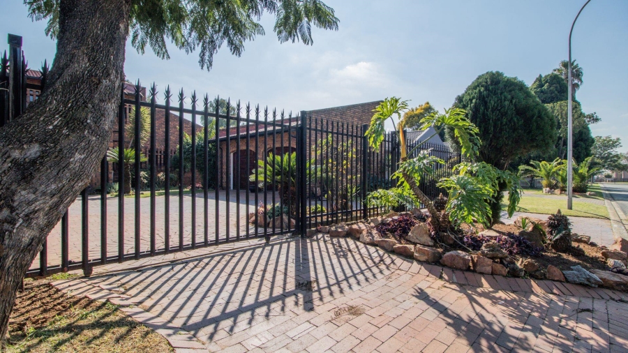6 Bedroom Property for Sale in Rynsoord Gauteng