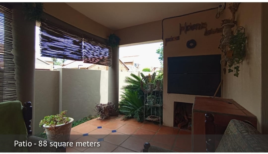 3 Bedroom Property for Sale in Eldoraigne Gauteng