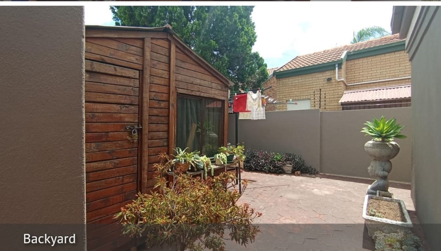 3 Bedroom Property for Sale in Eldoraigne Gauteng