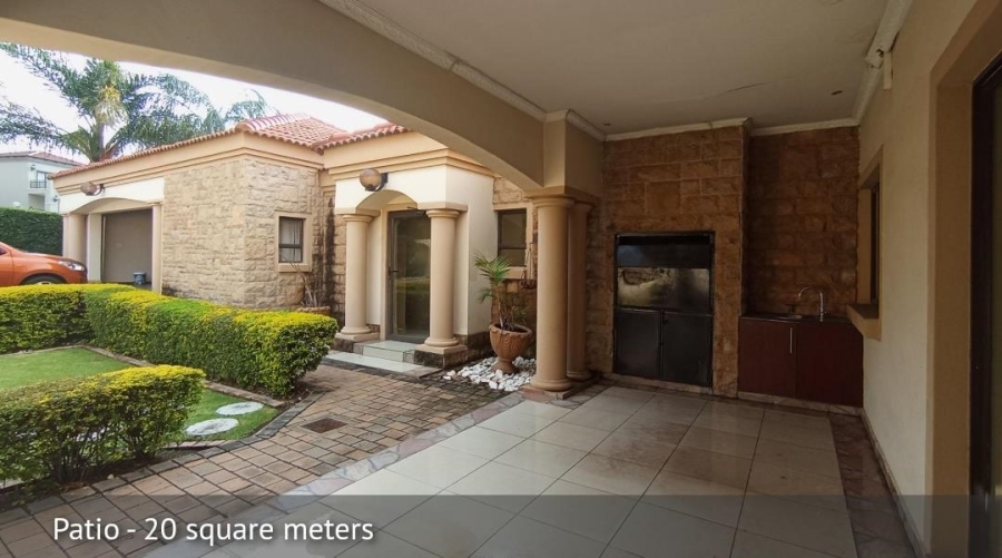 5 Bedroom Property for Sale in Blue Valley Golf Estate Gauteng
